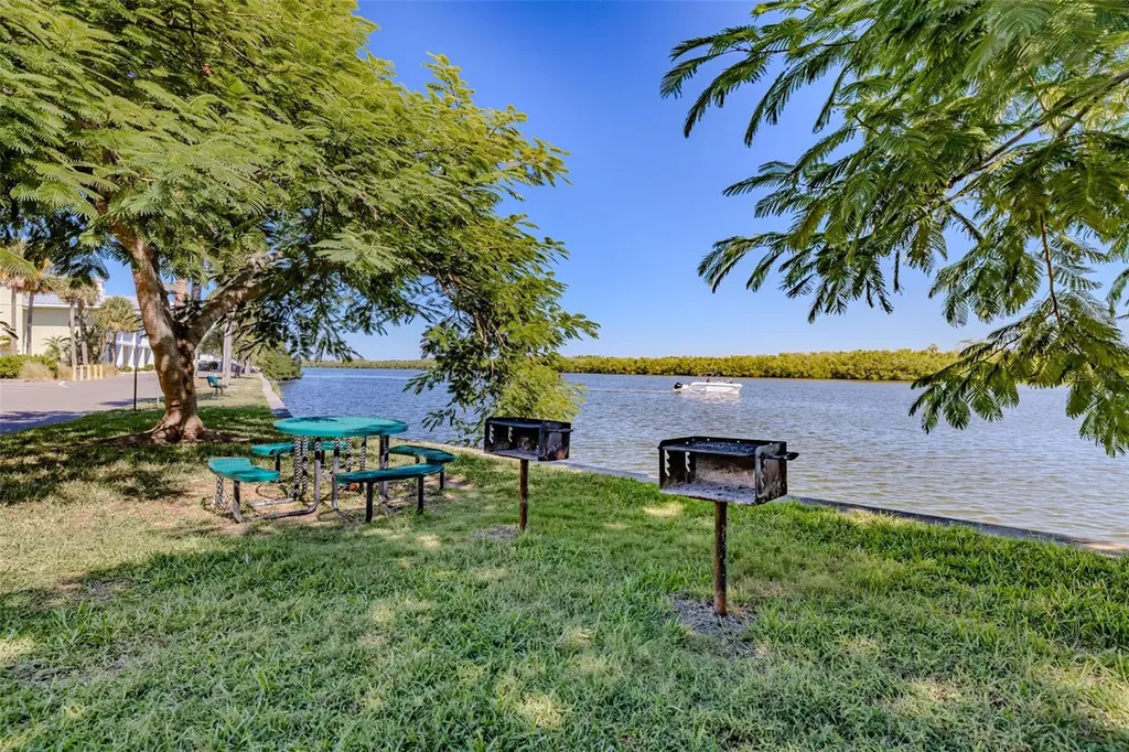 611 Destiny Drive Ruskin FL 33570