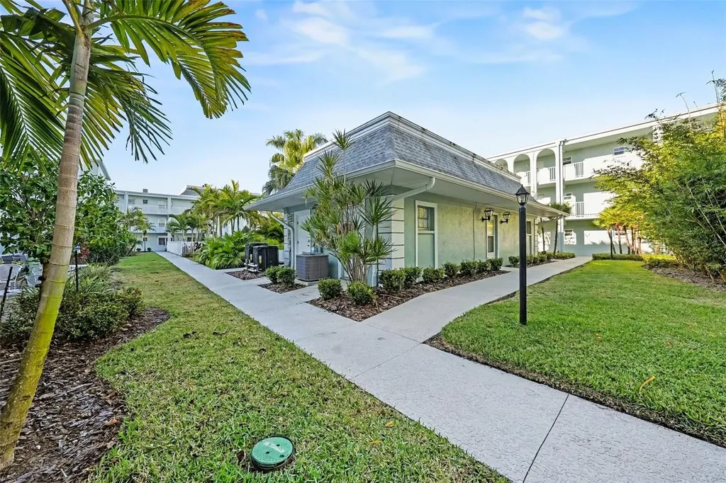 701 Poinsettia Road Belleair FL 33756