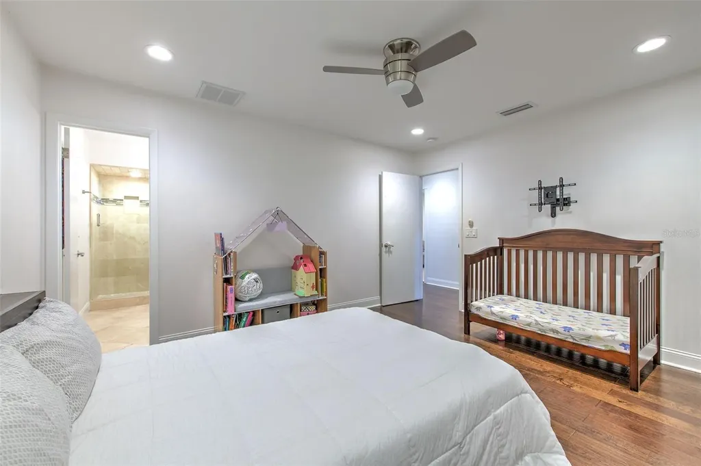 3208 W Hawthorne Road Tampa FL 33611