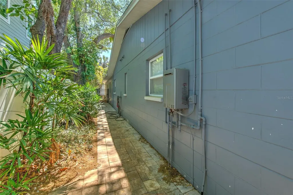 3208 W Hawthorne Road Tampa FL 33611