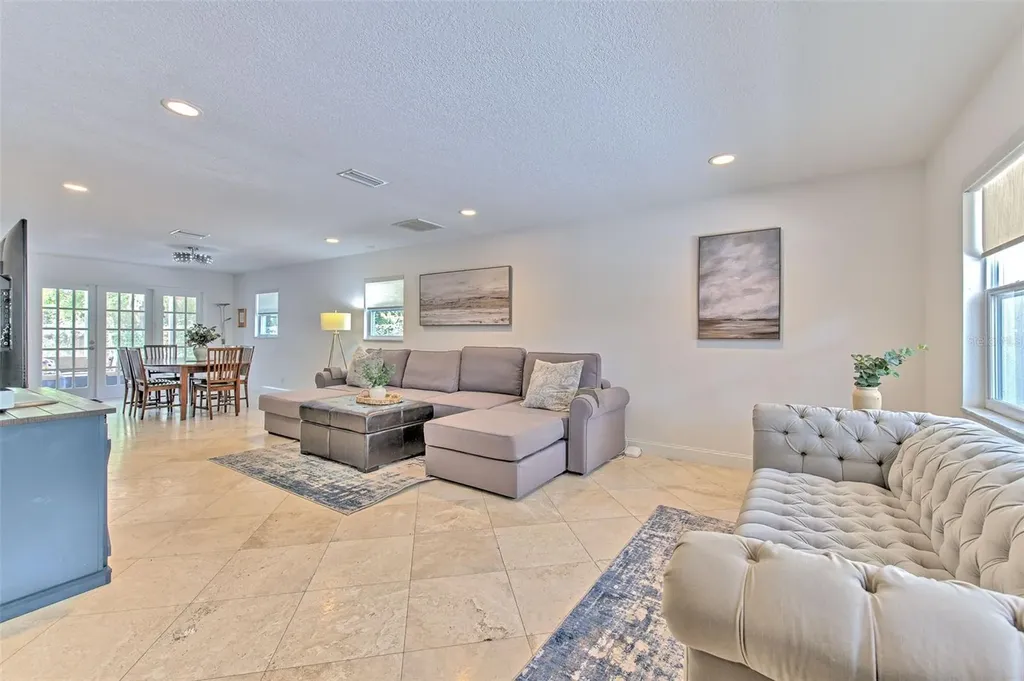 3208 W Hawthorne Road Tampa FL 33611