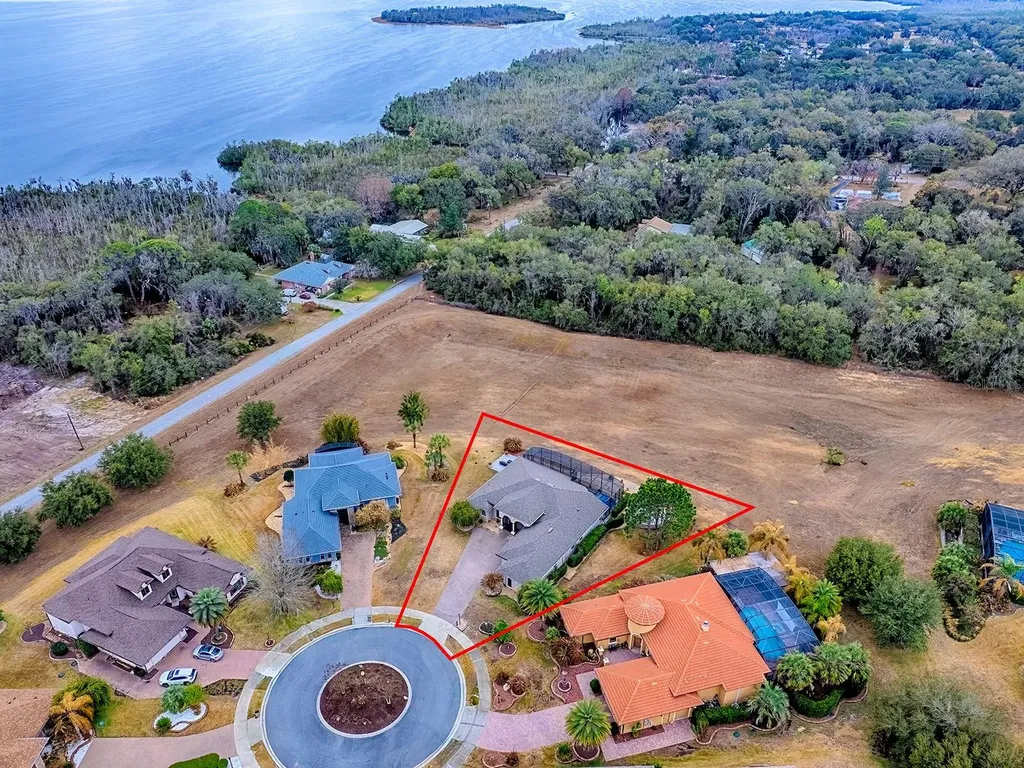 38701 Oak Place Court Lady Lake FL 32159