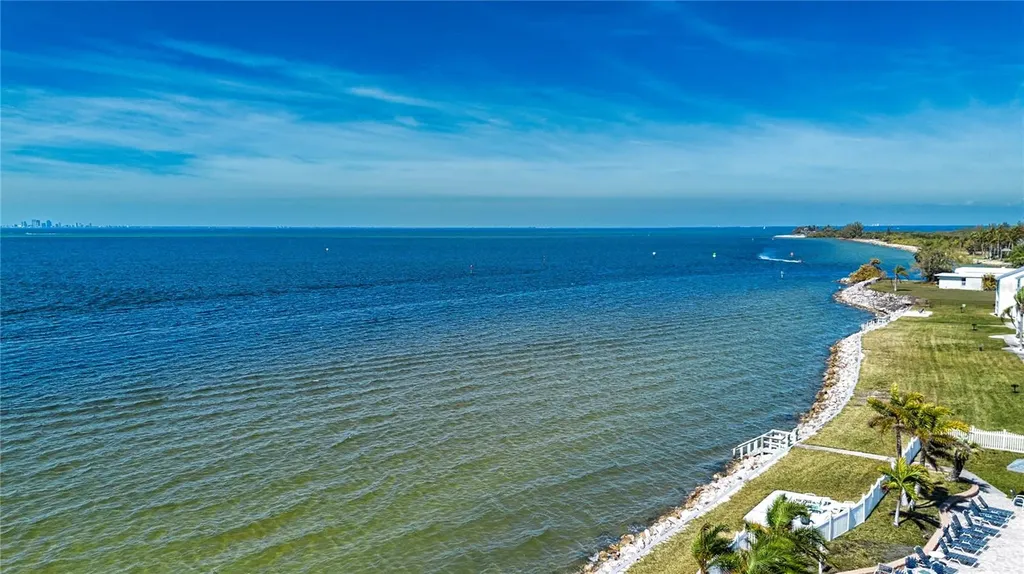 802 Bahia Del Sol Drive Ruskin FL 33570