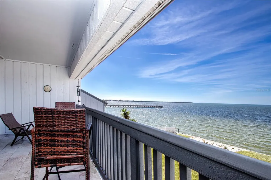 802 Bahia Del Sol Drive Ruskin FL 33570