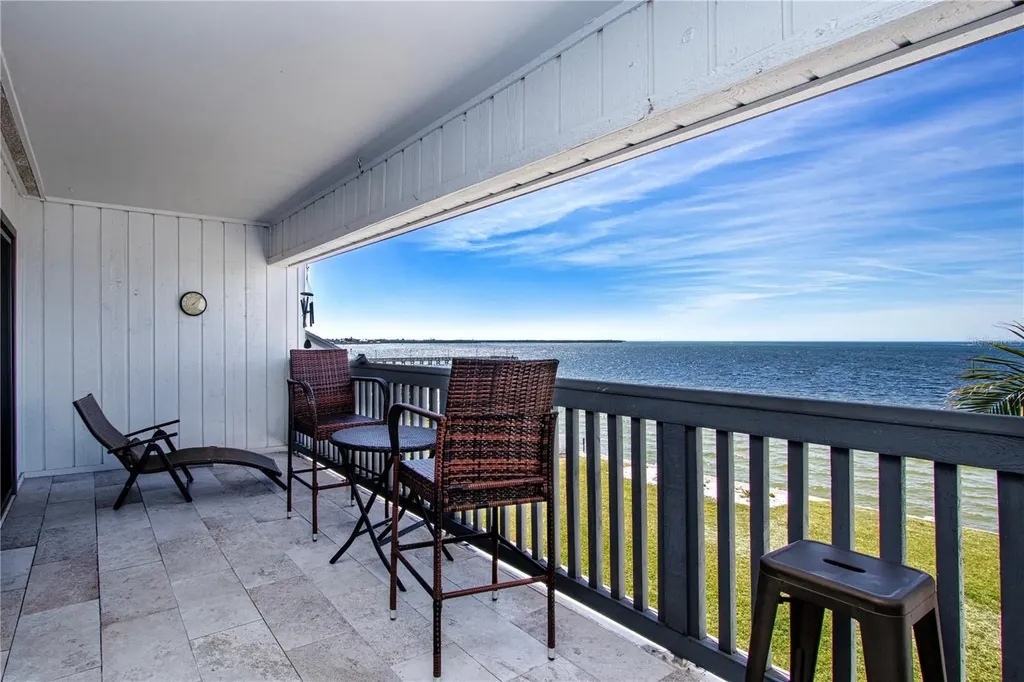 802 Bahia Del Sol Drive Ruskin FL 33570