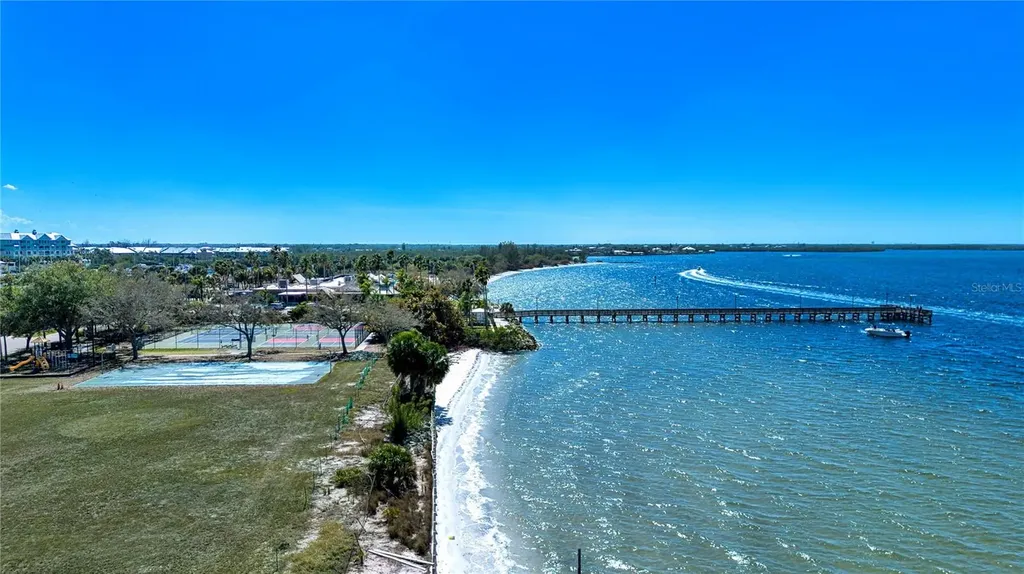 802 Bahia Del Sol Drive Ruskin FL 33570