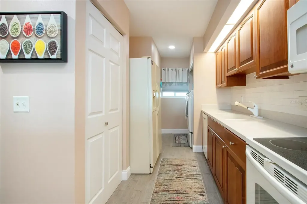 802 Bahia Del Sol Drive Ruskin FL 33570