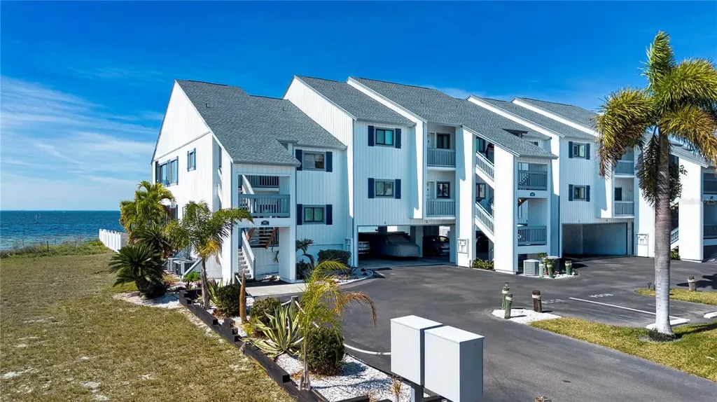 802 Bahia Del Sol Drive Ruskin FL 33570