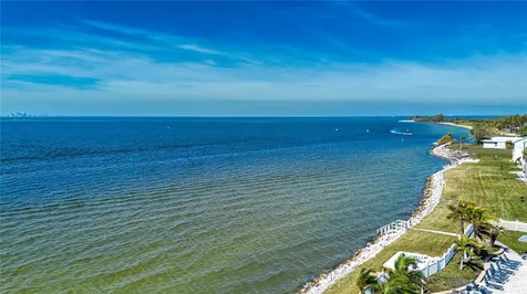 802 Bahia Del Sol Drive Ruskin FL 33570