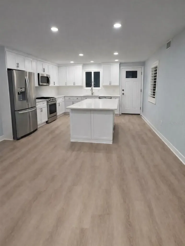 676 El Centro Longboat Key FL 34228
