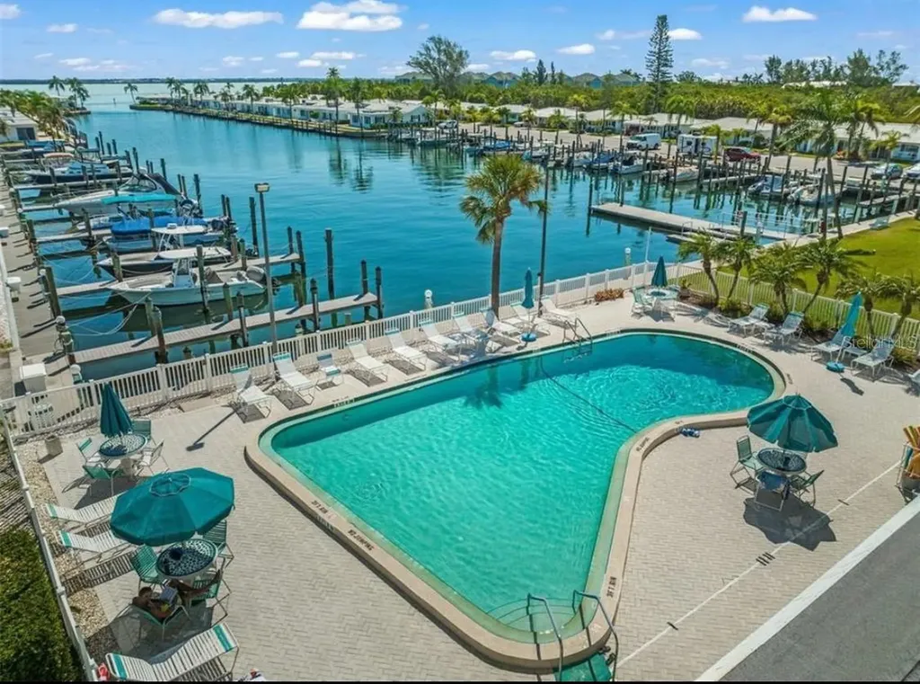 676 El Centro Longboat Key FL 34228