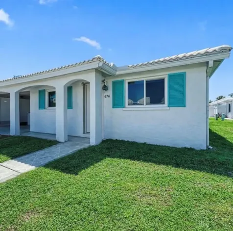 676 El Centro Longboat Key FL 34228