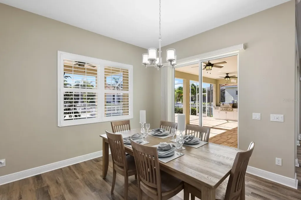 569 Mast Drive Bradenton FL 34208