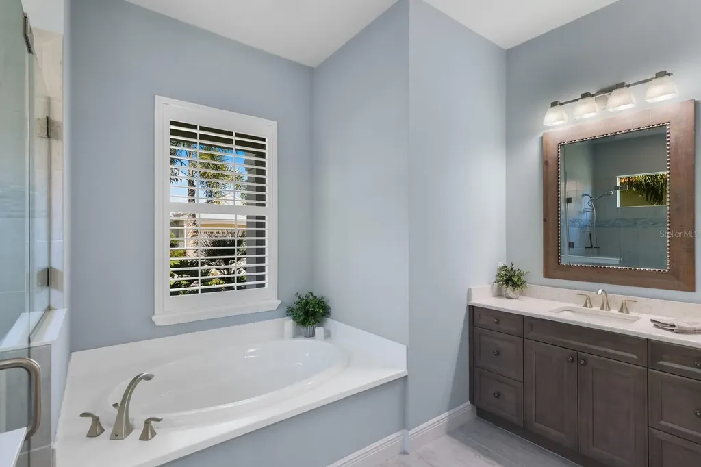 569 Mast Drive Bradenton FL 34208