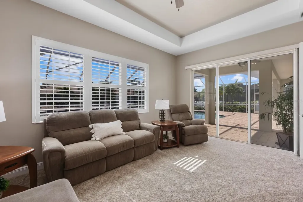 569 Mast Drive Bradenton FL 34208