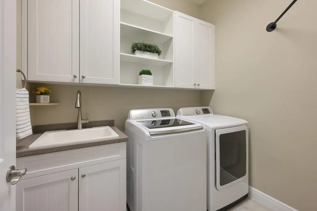 569 Mast Drive Bradenton FL 34208