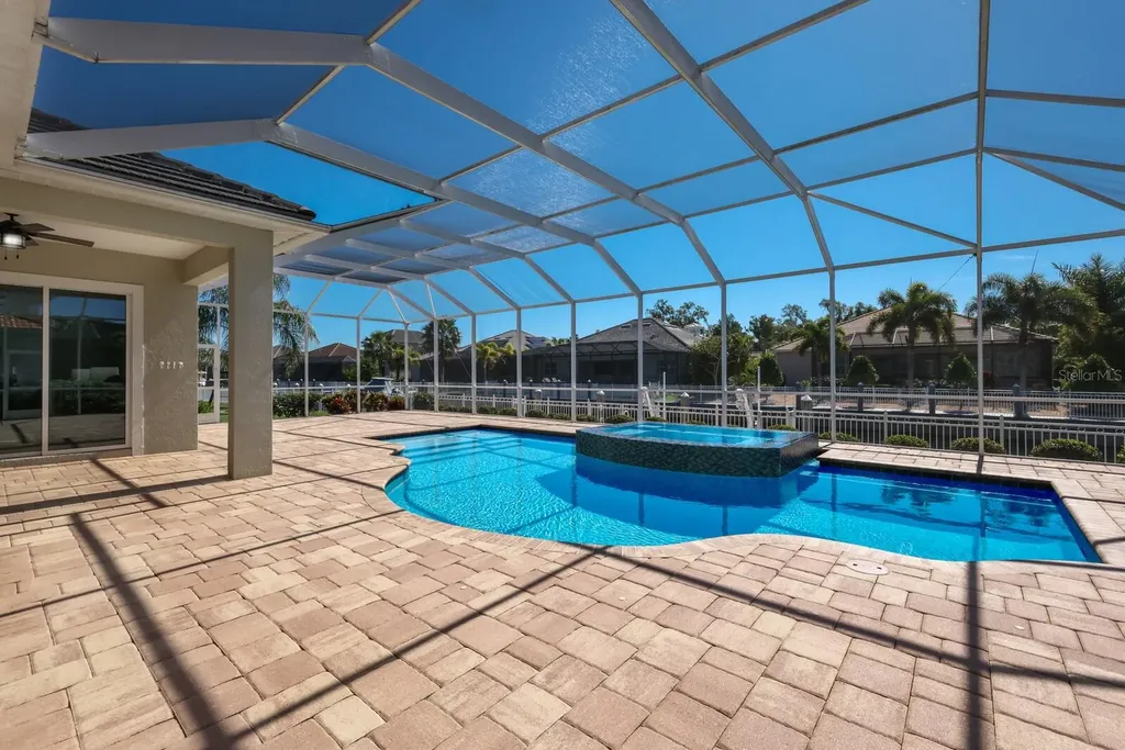 569 Mast Drive Bradenton FL 34208