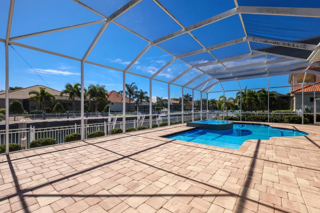 569 Mast Drive Bradenton FL 34208