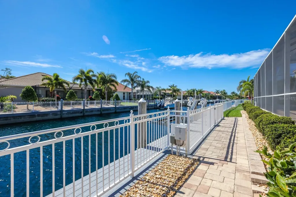 569 Mast Drive Bradenton FL 34208