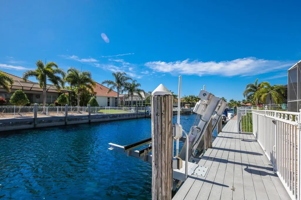 569 Mast Drive Bradenton FL 34208