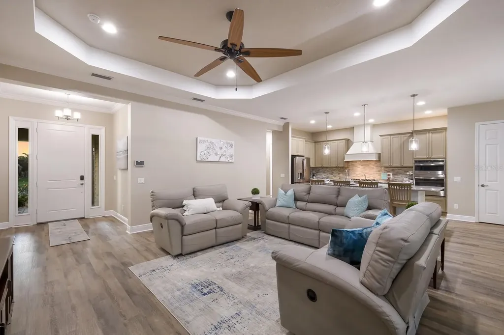569 Mast Drive Bradenton FL 34208