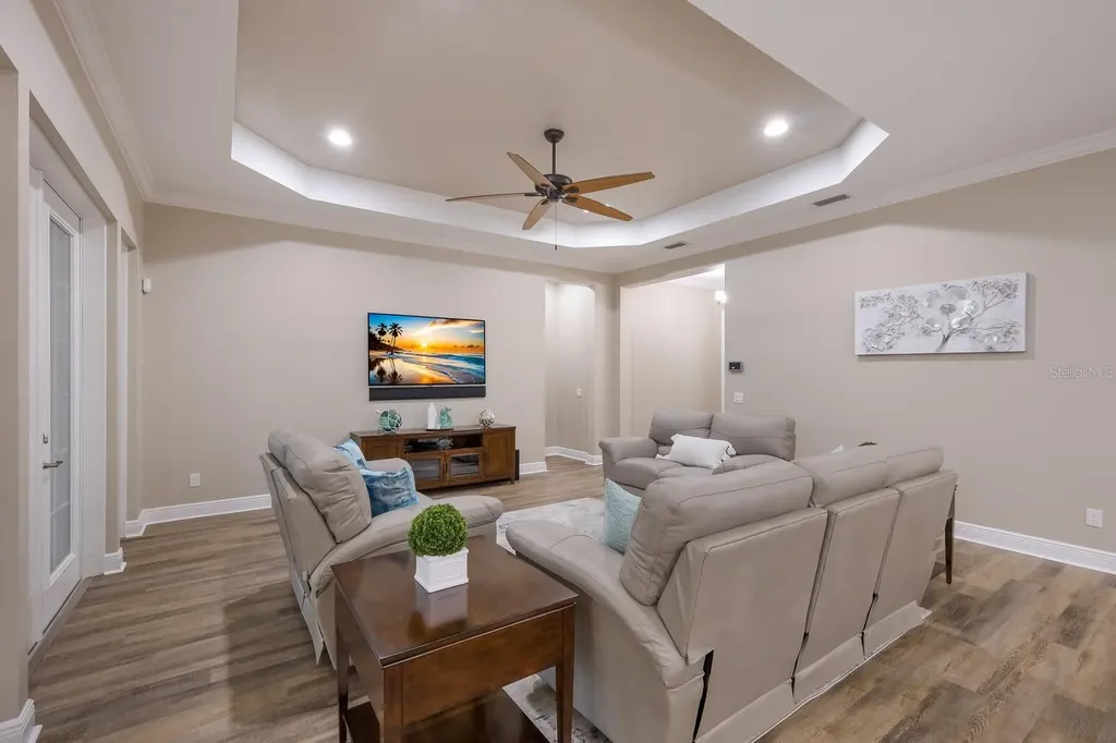 569 Mast Drive Bradenton FL 34208
