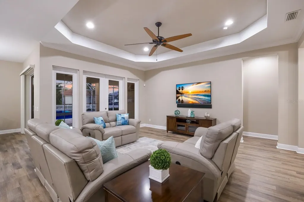 569 Mast Drive Bradenton FL 34208