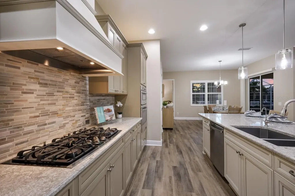 569 Mast Drive Bradenton FL 34208