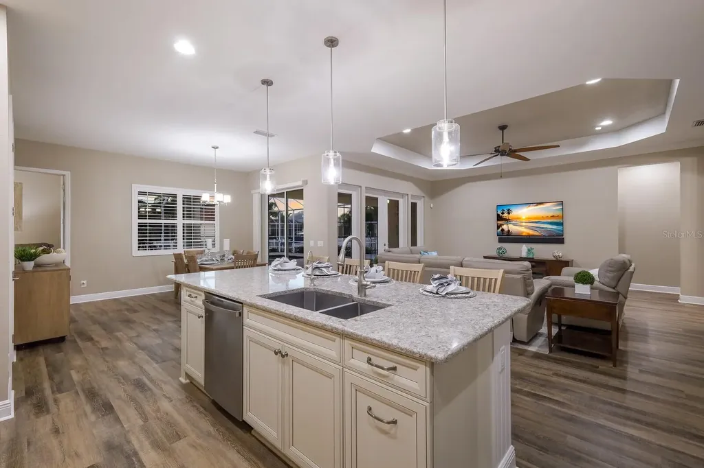 569 Mast Drive Bradenton FL 34208