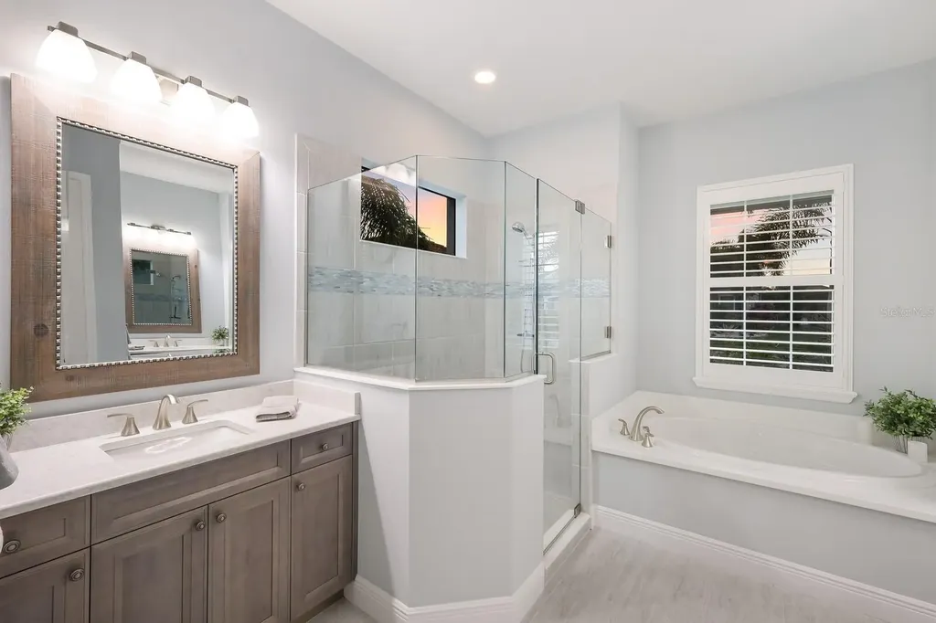 569 Mast Drive Bradenton FL 34208