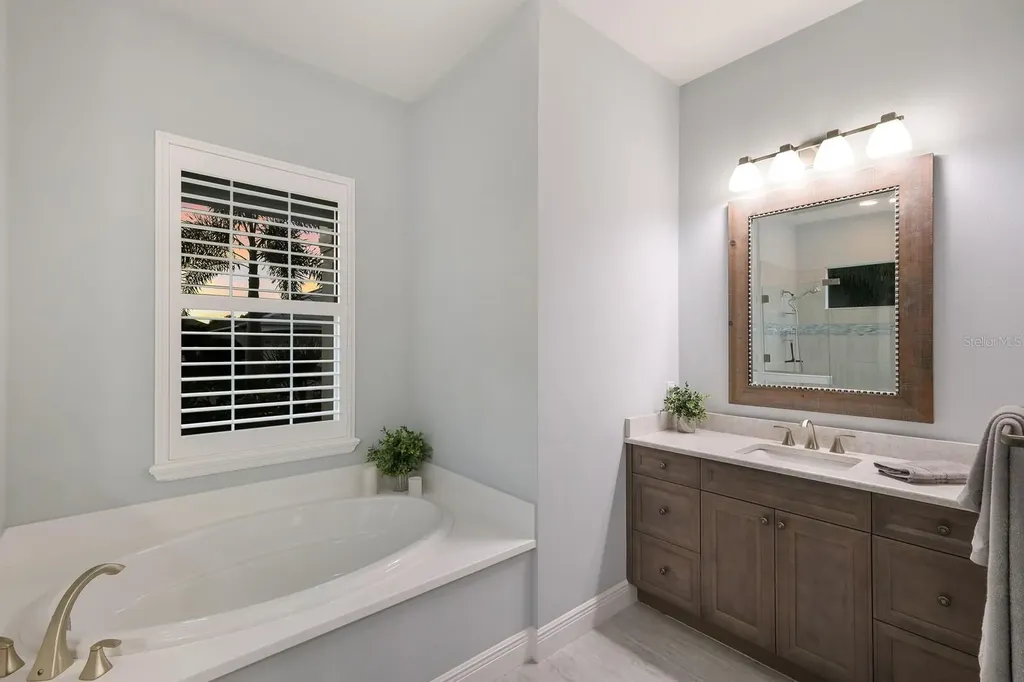 569 Mast Drive Bradenton FL 34208