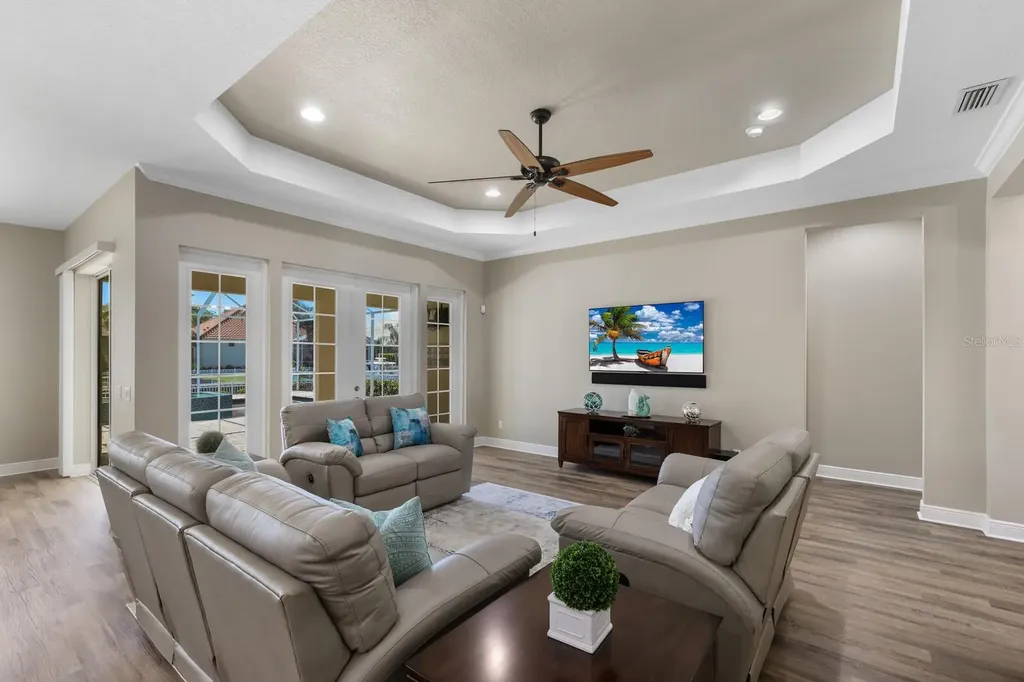 569 Mast Drive Bradenton FL 34208