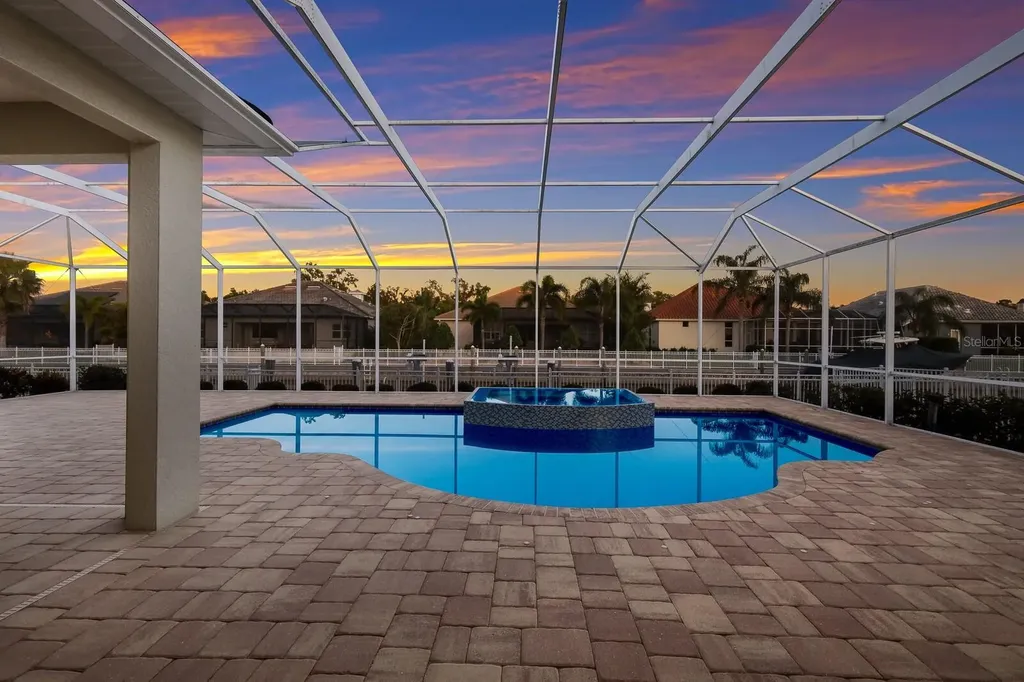 569 Mast Drive Bradenton FL 34208