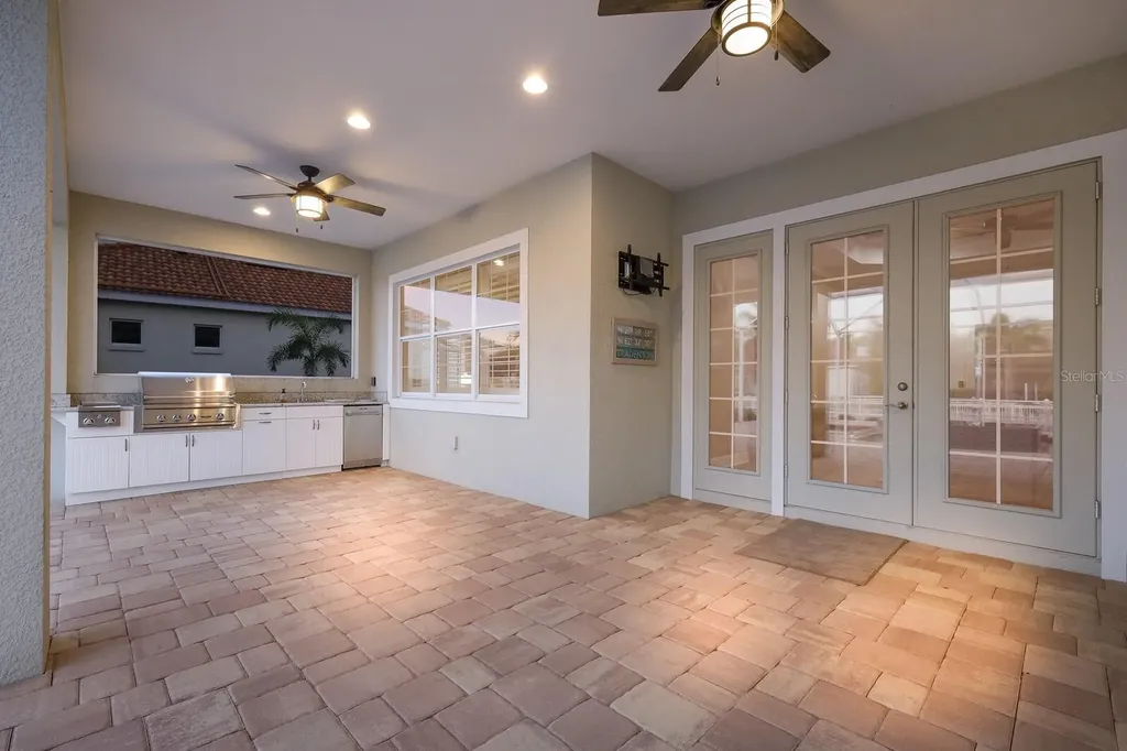 569 Mast Drive Bradenton FL 34208