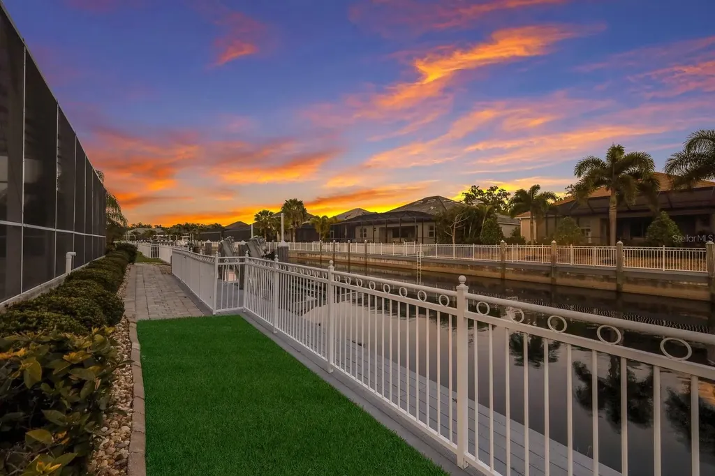 569 Mast Drive Bradenton FL 34208