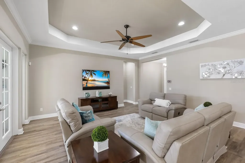 569 Mast Drive Bradenton FL 34208