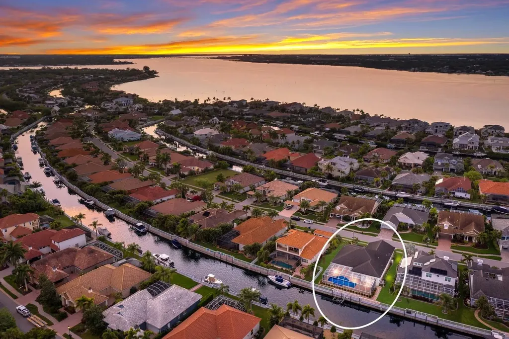 569 Mast Drive Bradenton FL 34208