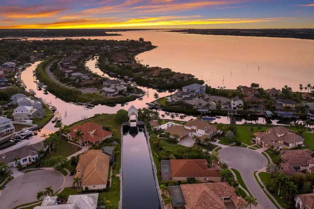 569 Mast Drive Bradenton FL 34208