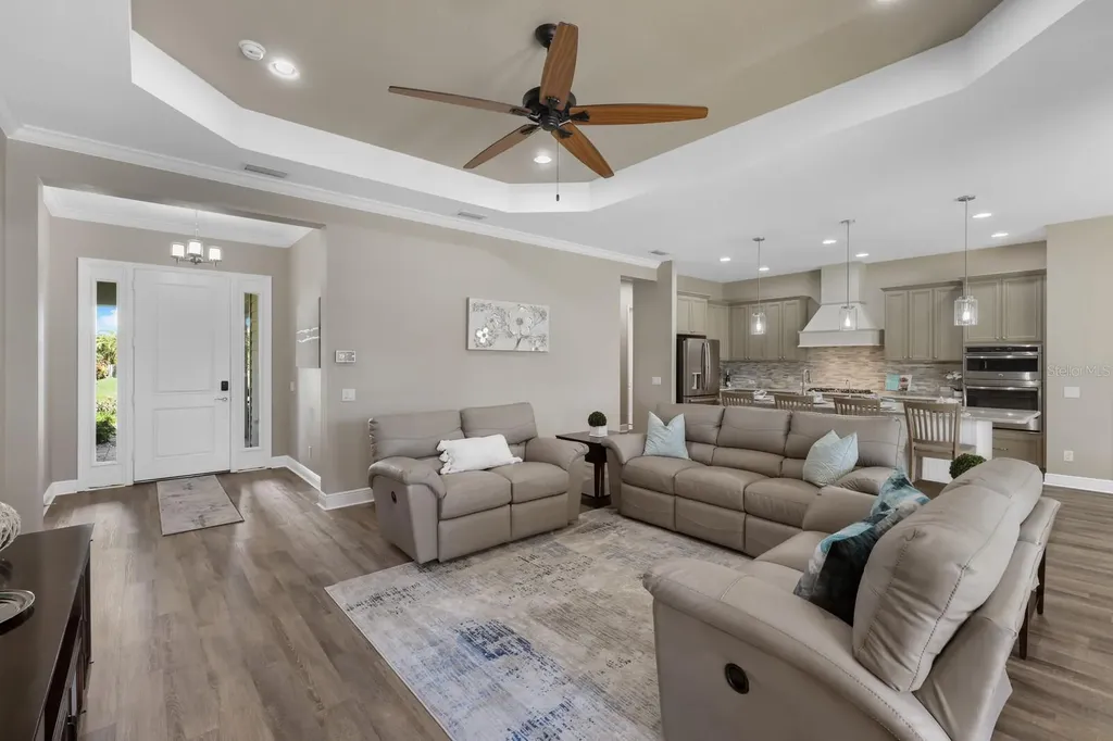 569 Mast Drive Bradenton FL 34208