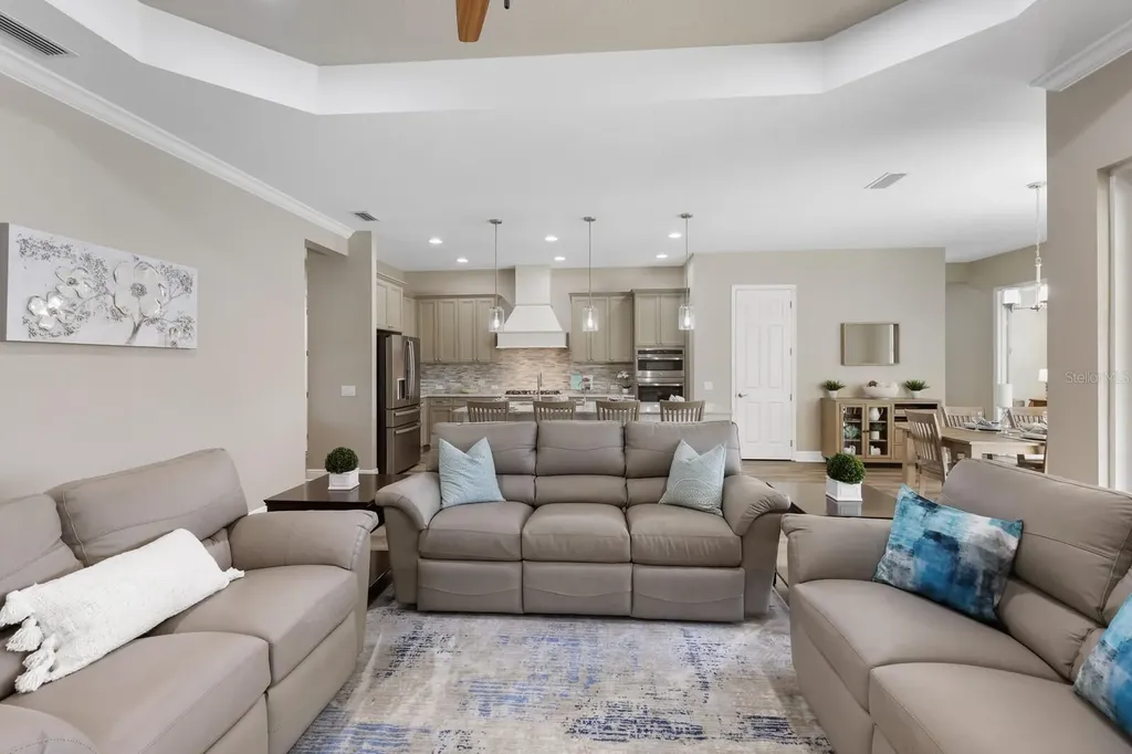569 Mast Drive Bradenton FL 34208
