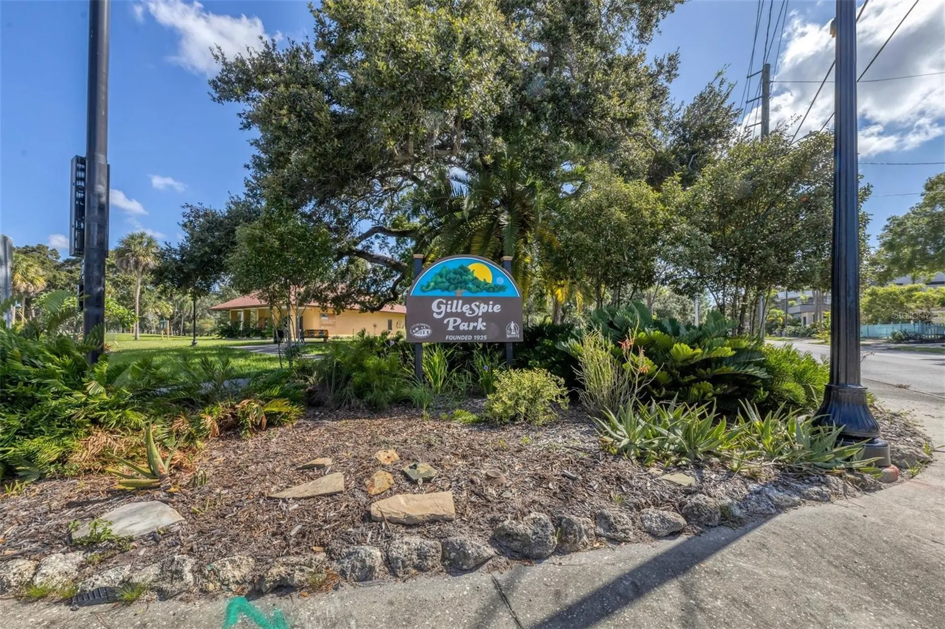 1716 10th Way Sarasota FL 34236