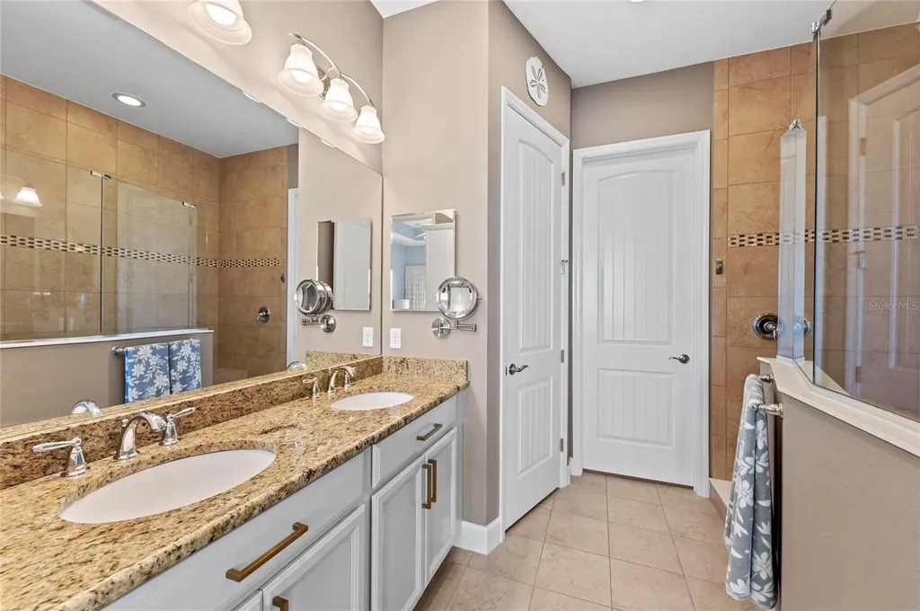 226 Sapphire Lake Drive Bradenton FL 34209