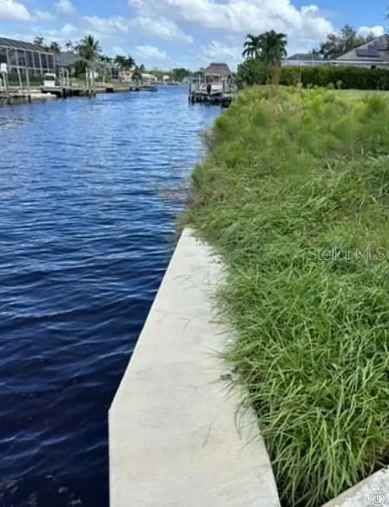 2005 SE 20th Lane Cape Coral FL 33990