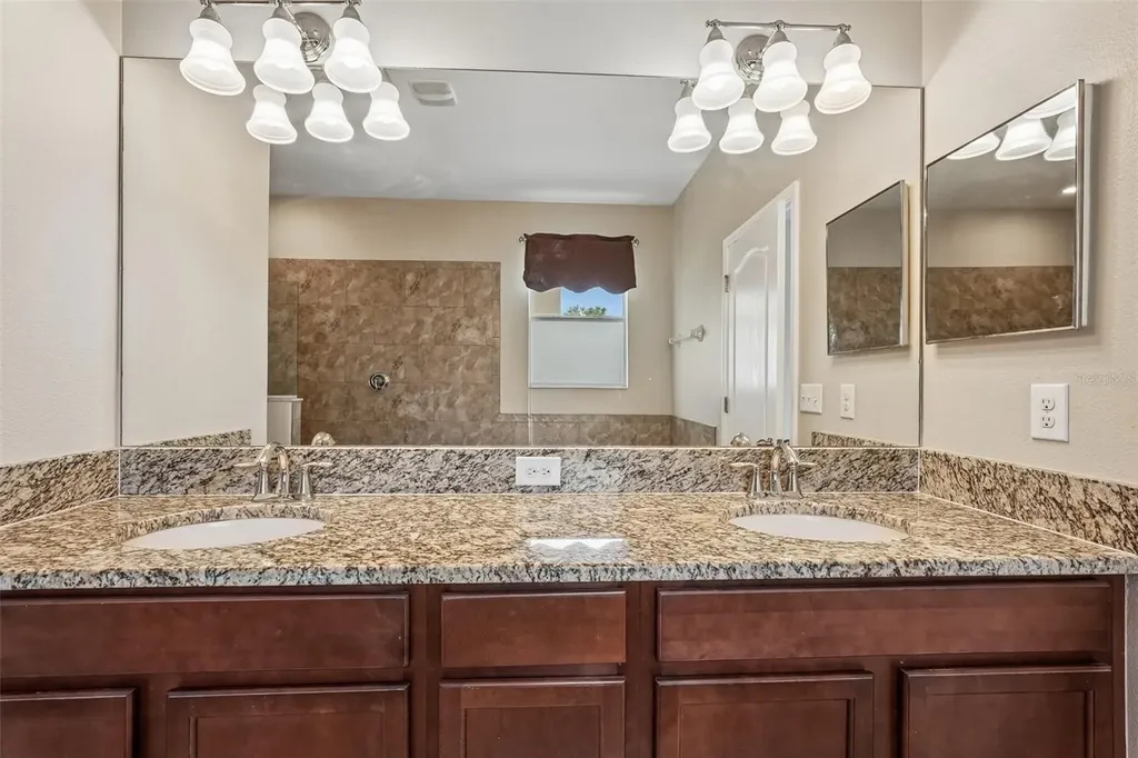 2426 Cumberland Cliff Drive Ruskin FL 33570