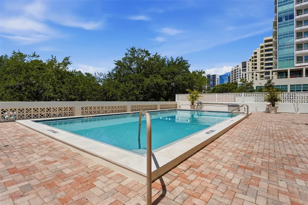 33 S Gulfstream Avenue Sarasota FL 34236