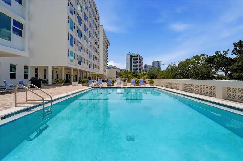 33 S Gulfstream Avenue Sarasota FL 34236