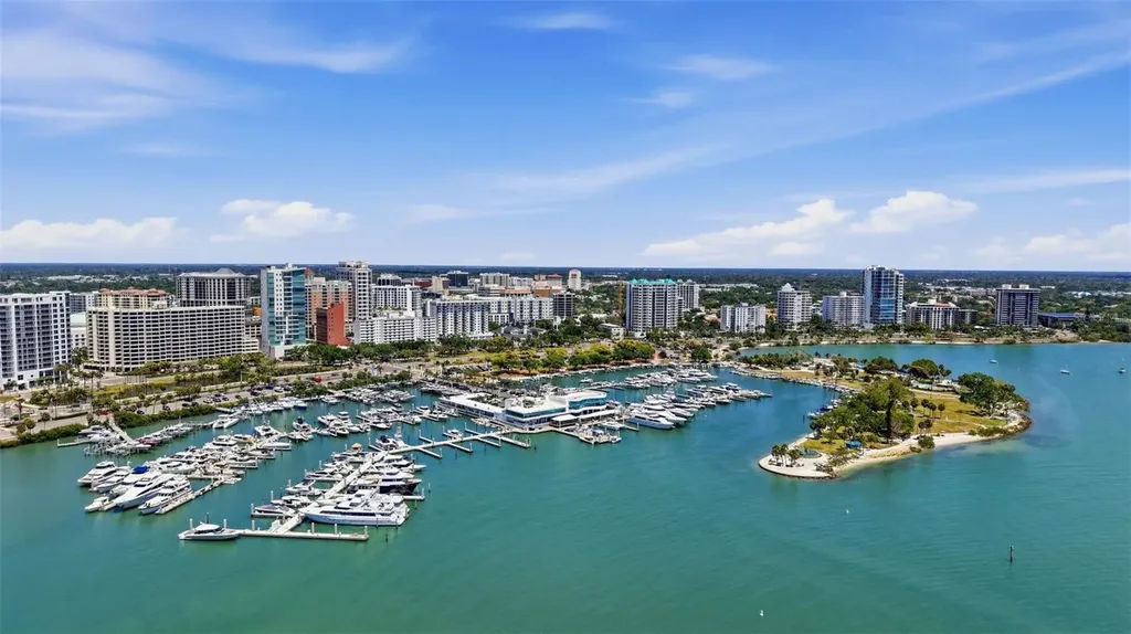 33 S Gulfstream Avenue Sarasota FL 34236