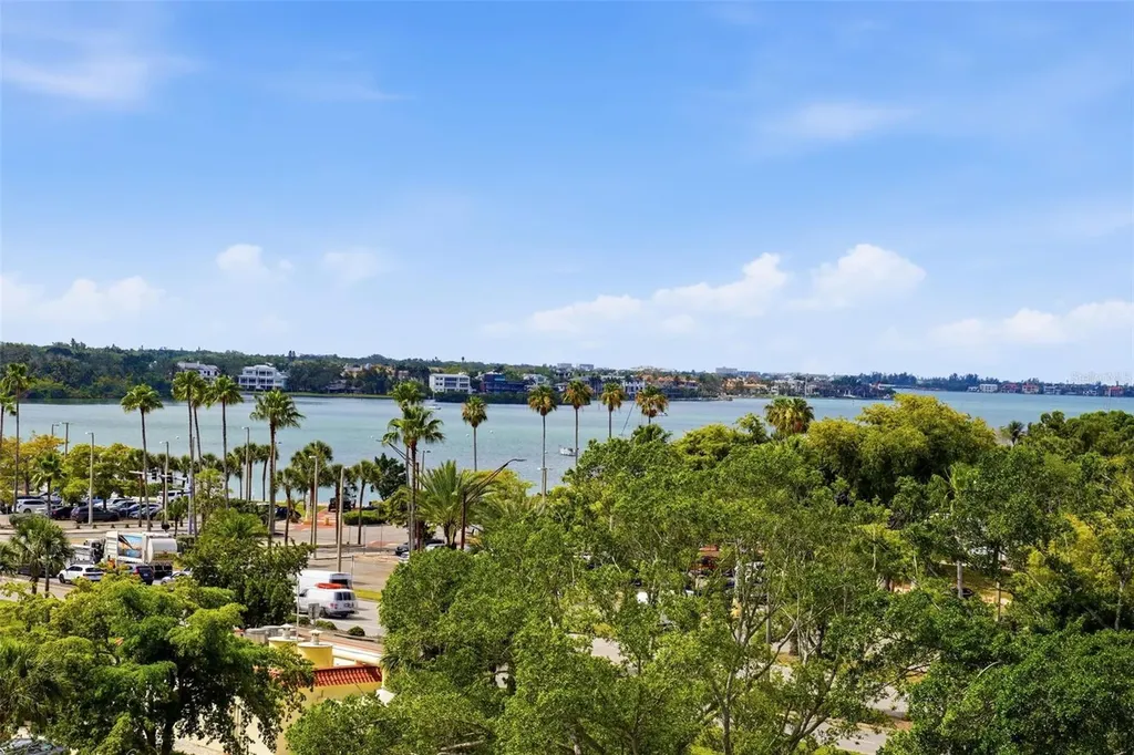 33 S Gulfstream Avenue Sarasota FL 34236
