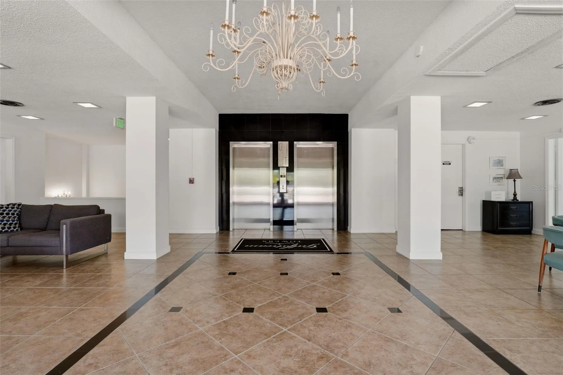 33 S Gulfstream Avenue Sarasota FL 34236