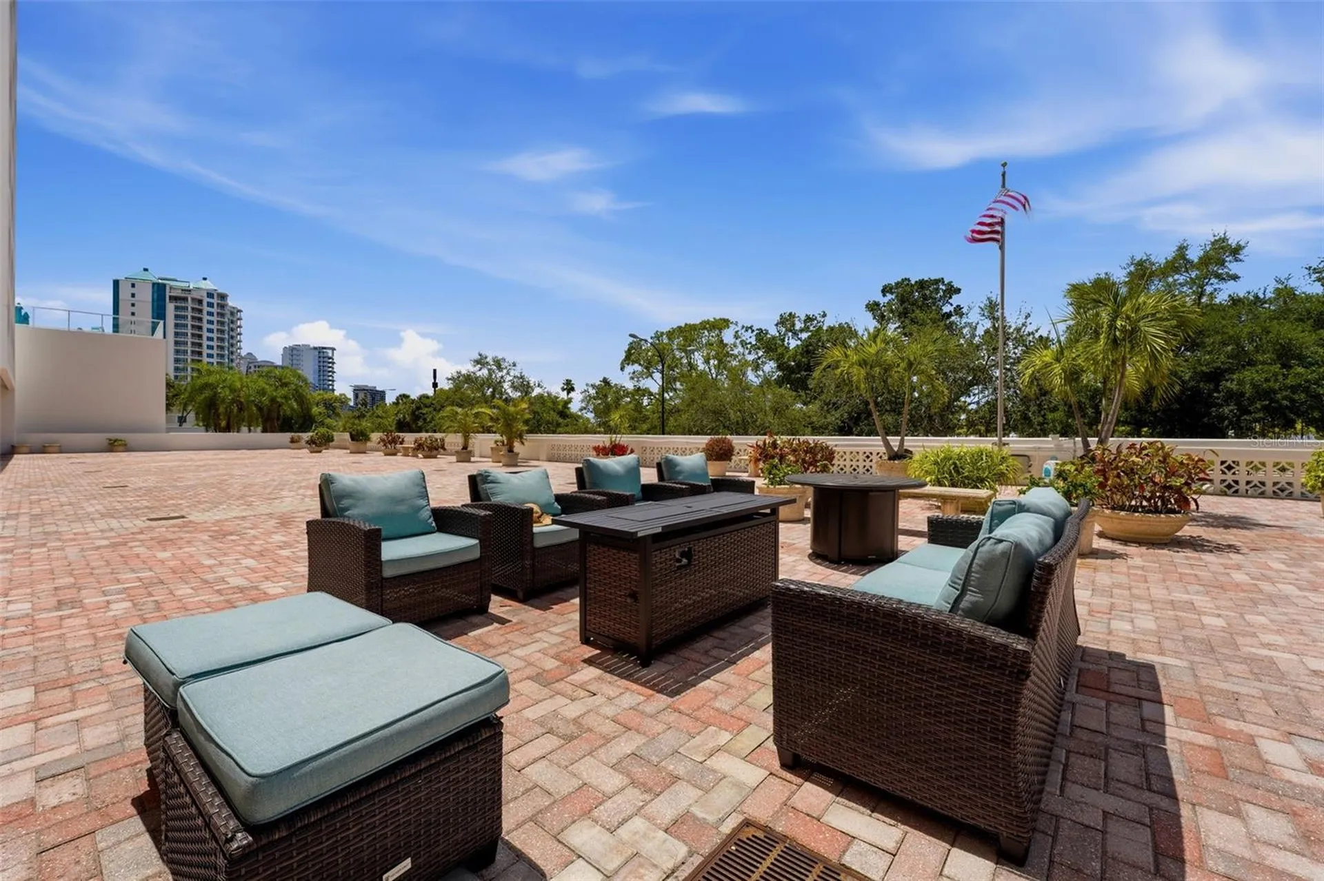 33 S Gulfstream Avenue Sarasota FL 34236